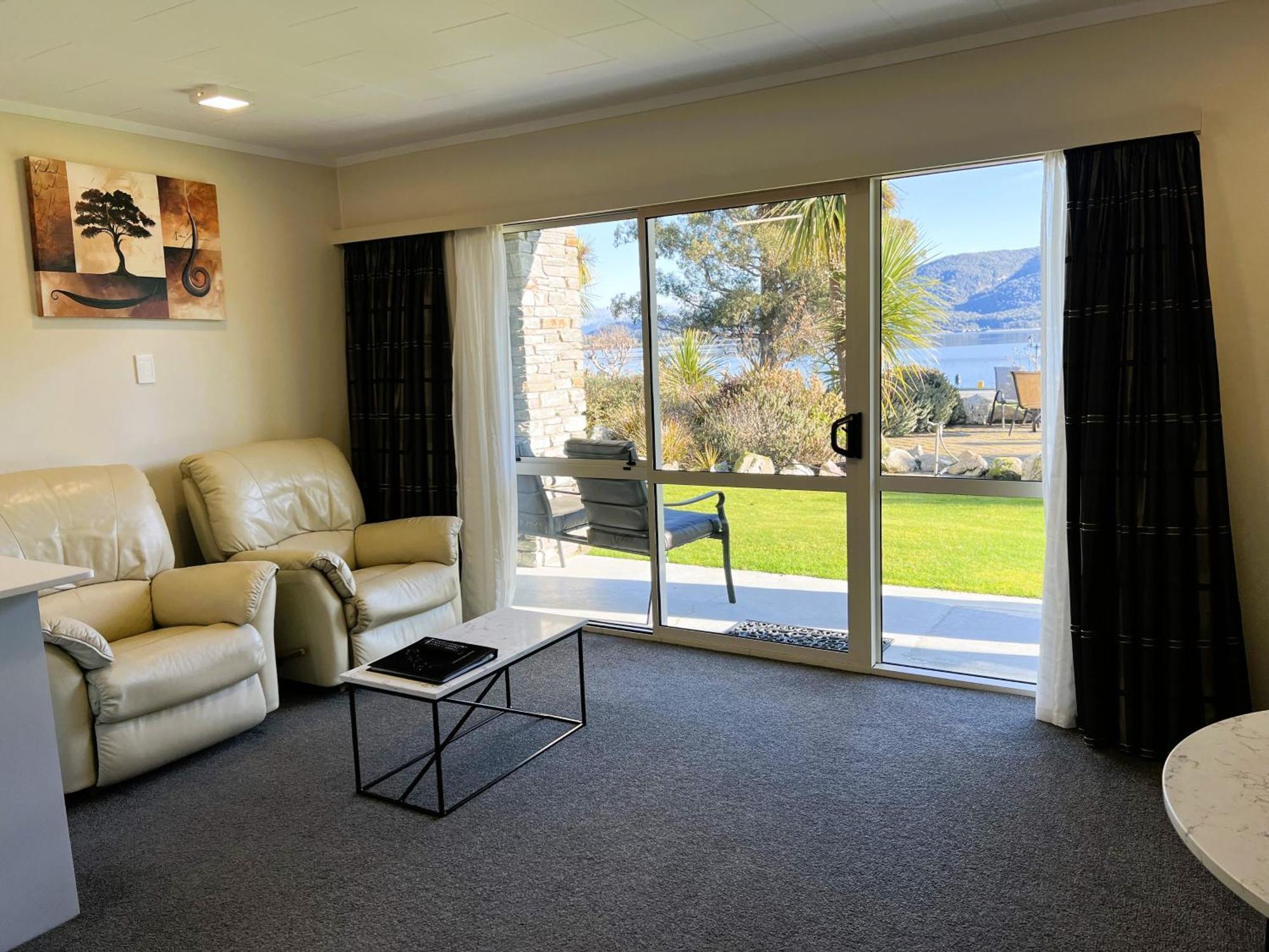 Fiordland Lakeview Motel And Apartments Te Anau Exterior photo