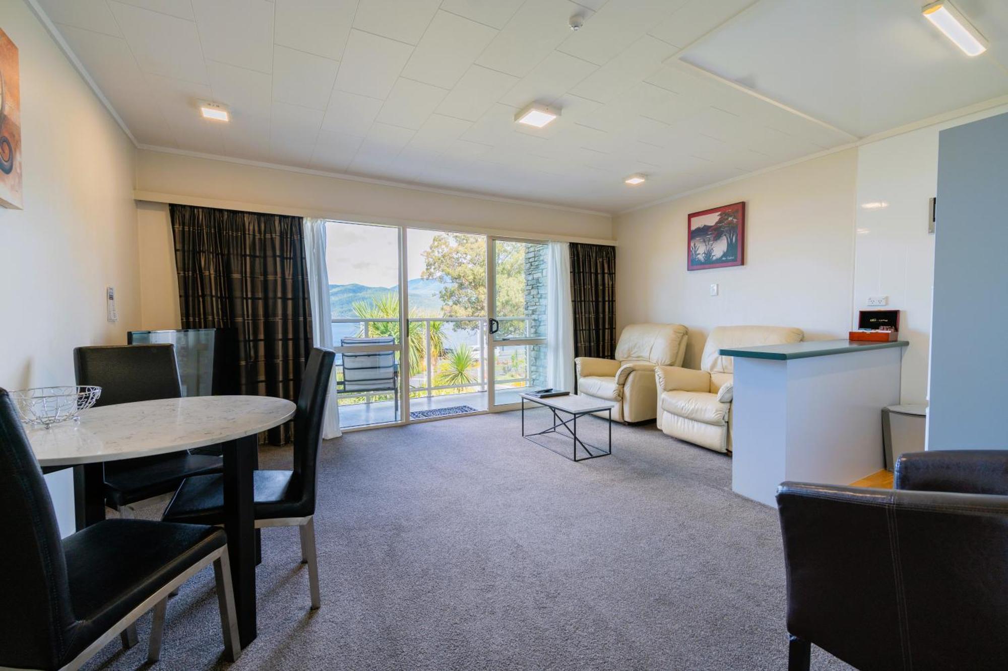 Fiordland Lakeview Motel And Apartments Te Anau Exterior photo